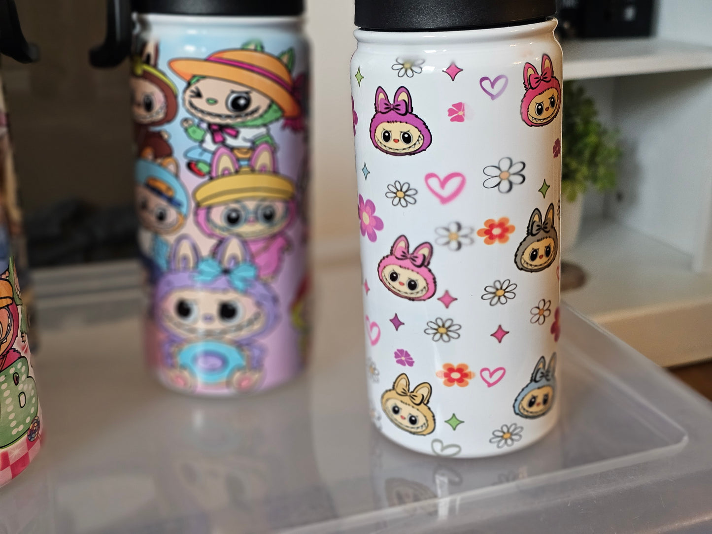 "Labubu" water bottles