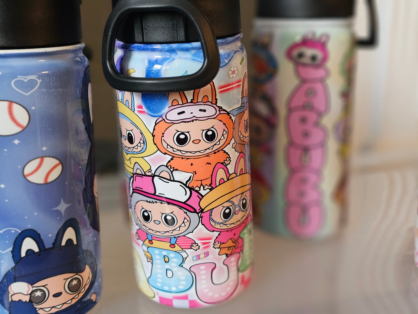 "Labubu" water bottles