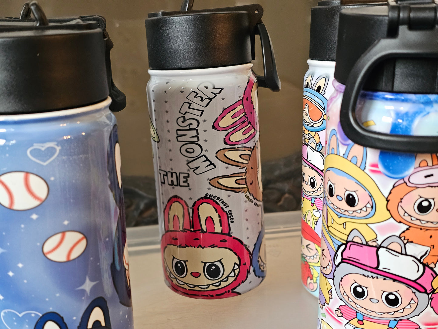 "Labubu" water bottles